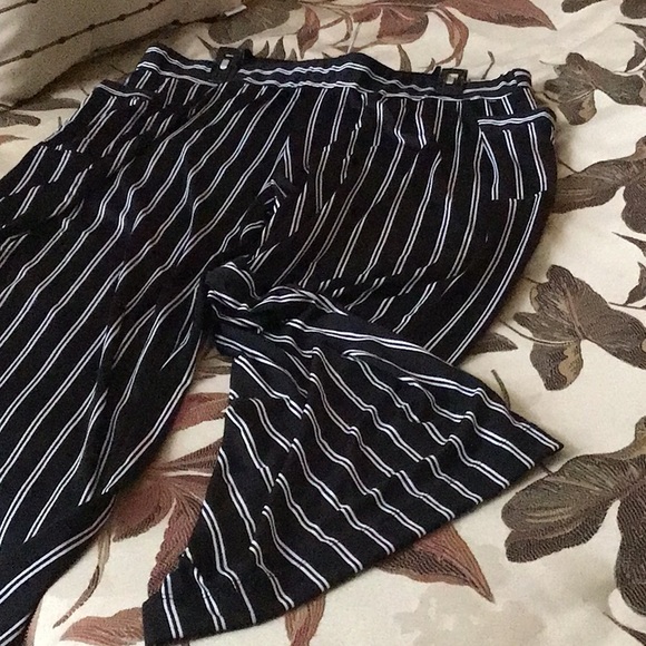 Capri slacks - Picture 3 of 6